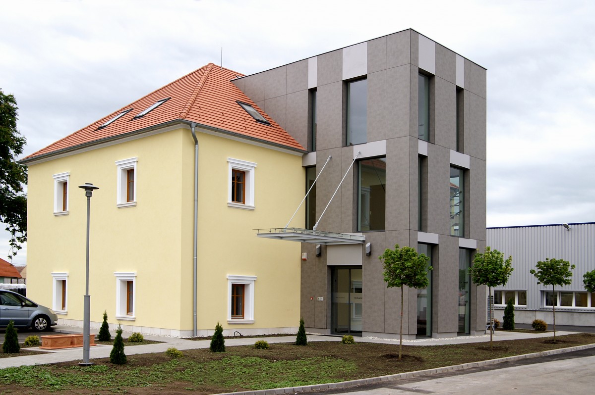 Wolf Plastics irodaház