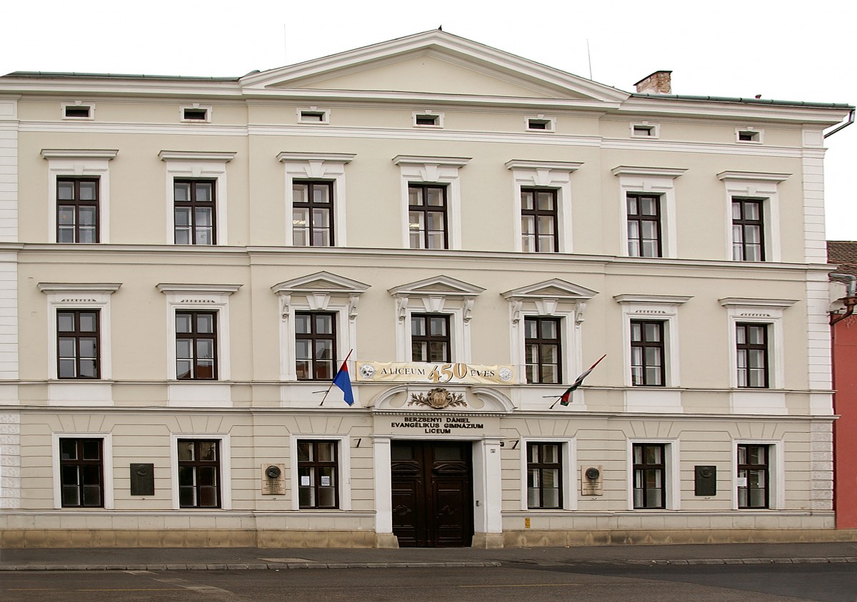 Középületek